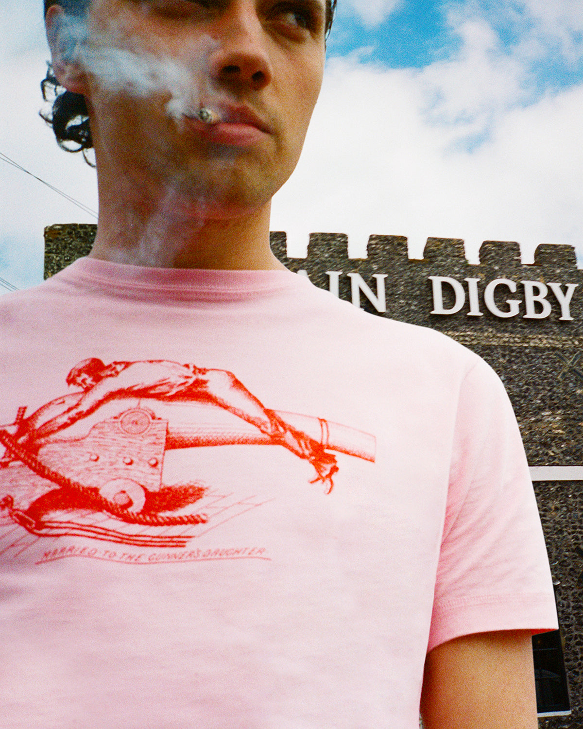 STRADDLER TEE